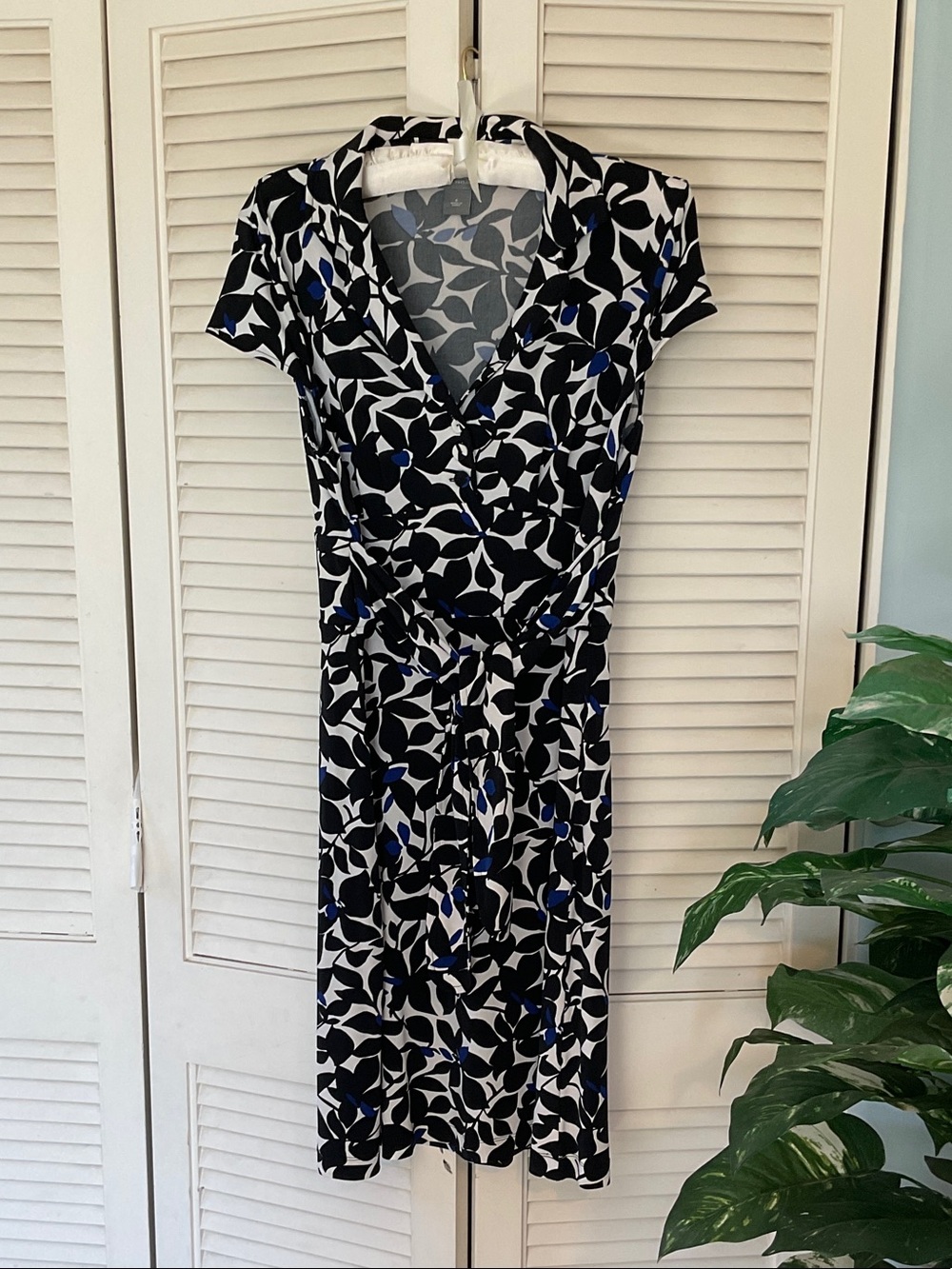 Ann Taylor Black and White Floral Empire Waist Midi Dress with Blue Accents